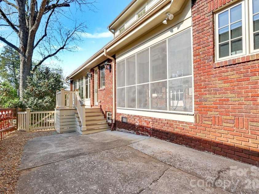 2317 Charlotte Drive, Charlotte, NC 28203.  MLS# CAR4368858, YatesRealty ID 18031. Side Patio