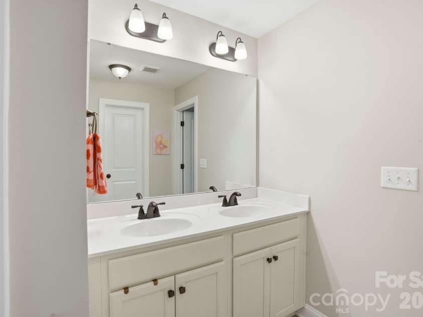 588 Highland Ridge Point, Clover, SC 29710.  MLS# CAR4372280, YatesRealty ID 18032. 