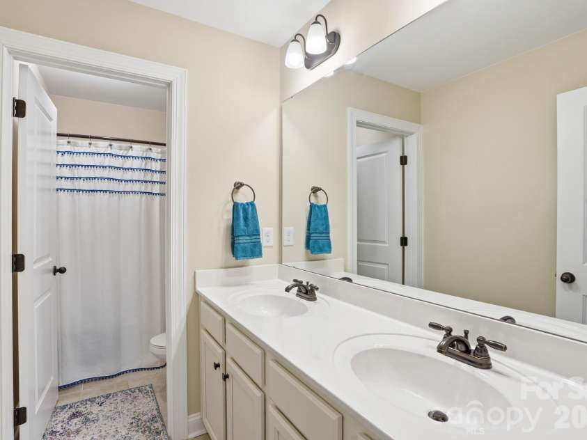 588 Highland Ridge Point, Clover, SC 29710.  MLS# CAR4372280, YatesRealty ID 18032. 