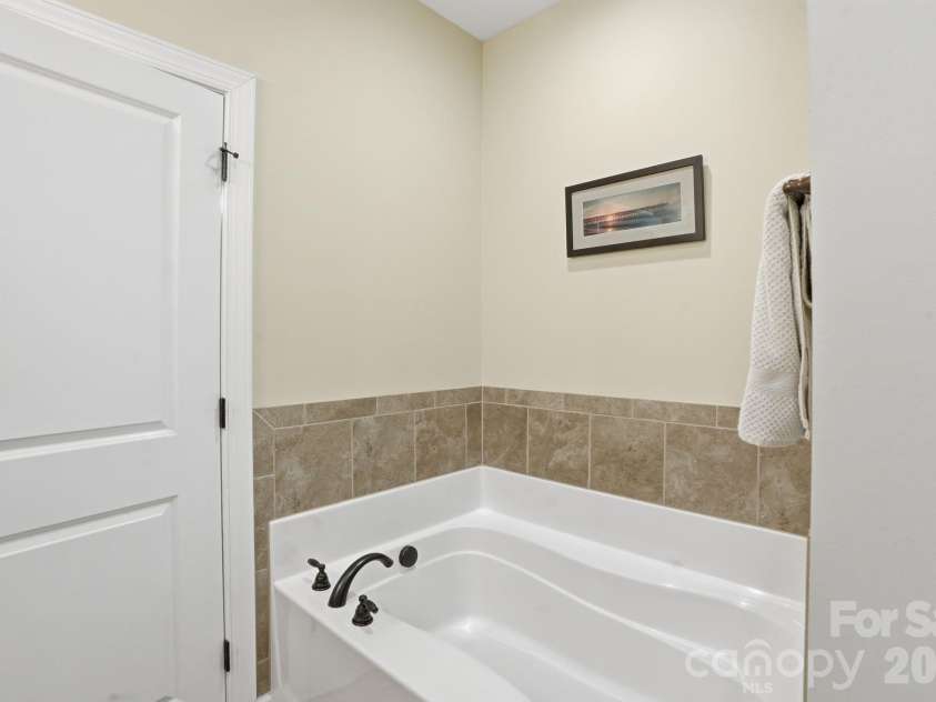 588 Highland Ridge Point, Clover, SC 29710.  MLS# CAR4372280, YatesRealty ID 18032. 