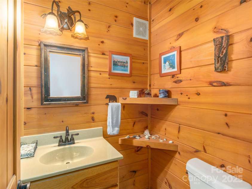 90 Junco Trail, Waynesville, NC 28785.  MLS# CAR4252158, YatesRealty ID 18032. 1/2 Bath on the Main Level