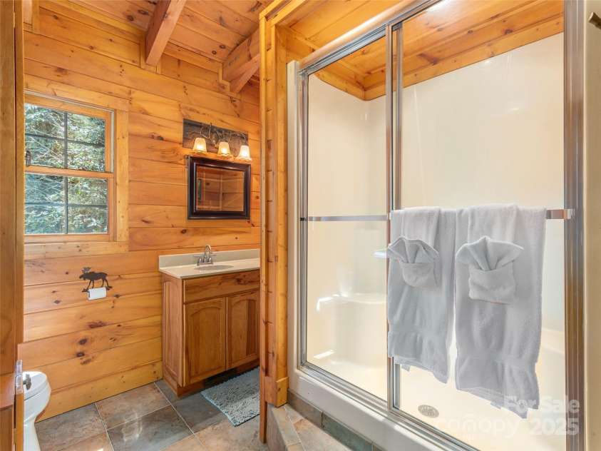 90 Junco Trail, Waynesville, NC 28785.  MLS# CAR4252158, YatesRealty ID 18032. 2nd Full Bath on Upper Level with Step In Shower