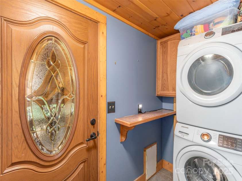 90 Junco Trail, Waynesville, NC 28785.  MLS# CAR4252158, YatesRealty ID 18032. Mud/Laundry on the Main Level