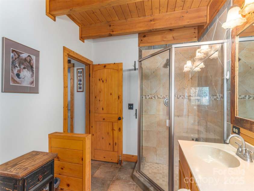 90 Junco Trail, Waynesville, NC 28785.  MLS# CAR4252158, YatesRealty ID 18032. Primary Suite Bath on the Main Level