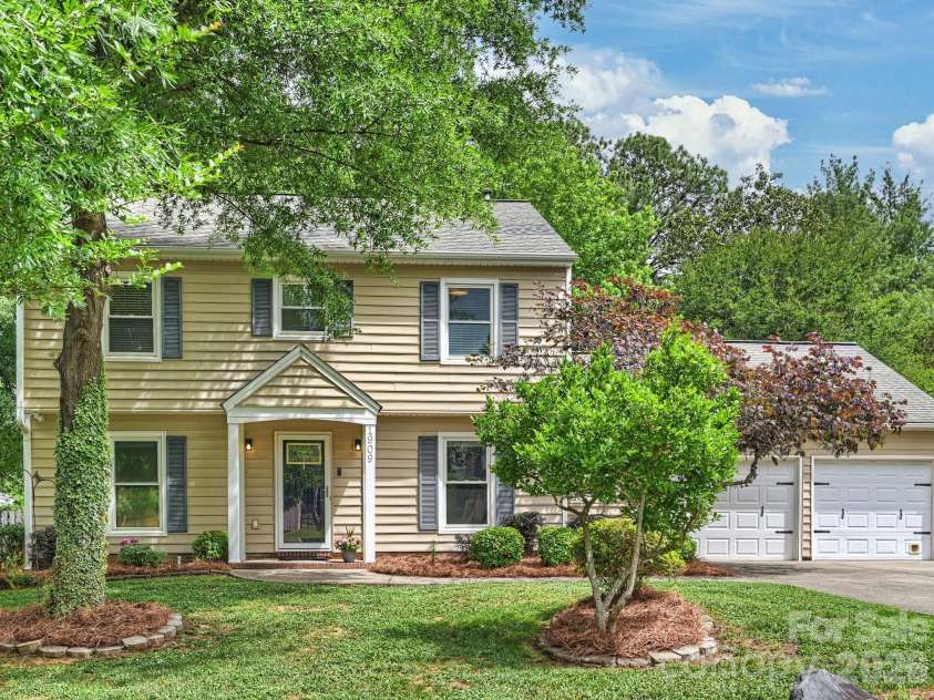1909 Lawton Bluff Road, Charlotte, NC 28226.  MLS# CAR4372749, YatesRealty ID 18033. 