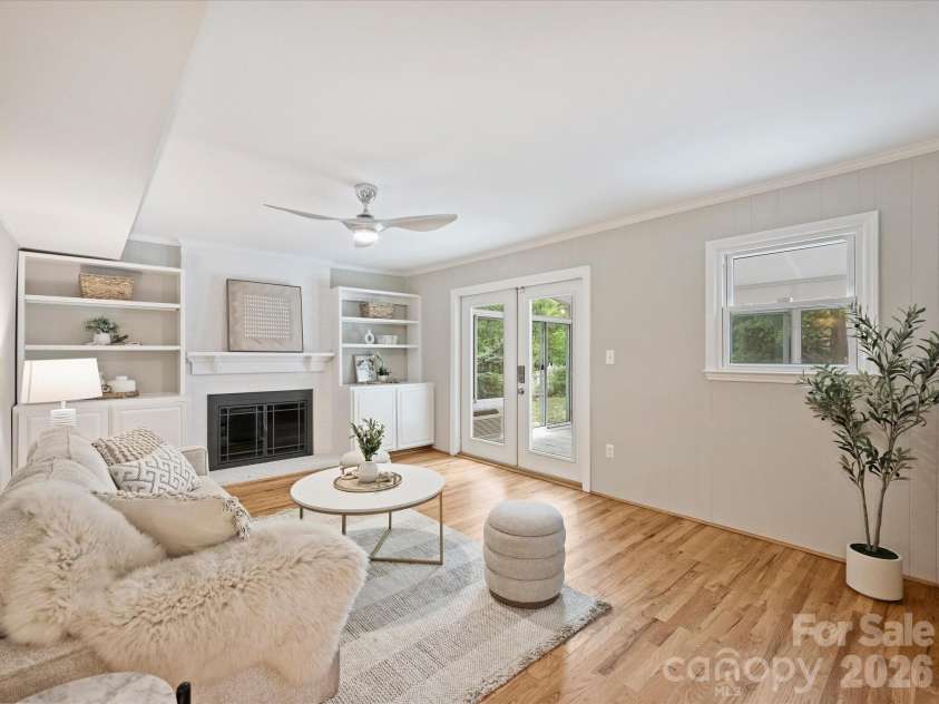 1909 Lawton Bluff Road, Charlotte, NC 28226.  MLS# CAR4372749, YatesRealty ID 18033. 