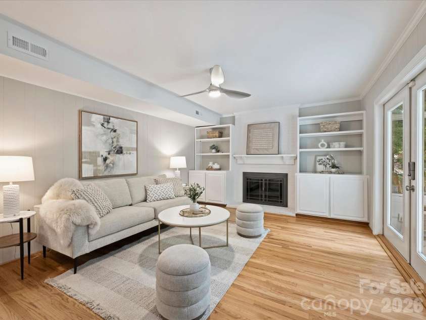 1909 Lawton Bluff Road, Charlotte, NC 28226.  MLS# CAR4372749, YatesRealty ID 18033. 
