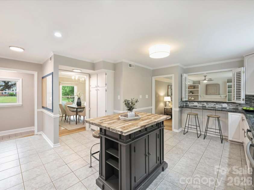 1909 Lawton Bluff Road, Charlotte, NC 28226.  MLS# CAR4372749, YatesRealty ID 18033. 