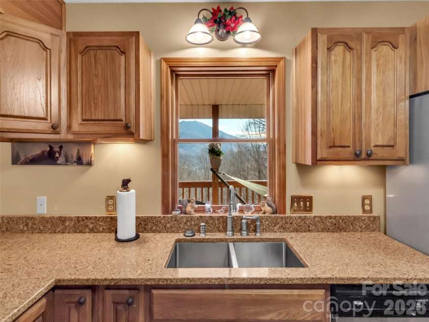 371 Falcon Ridge Drive, Waynesville, NC 28786.  MLS# CAR4337499, YatesRealty ID 18034. 