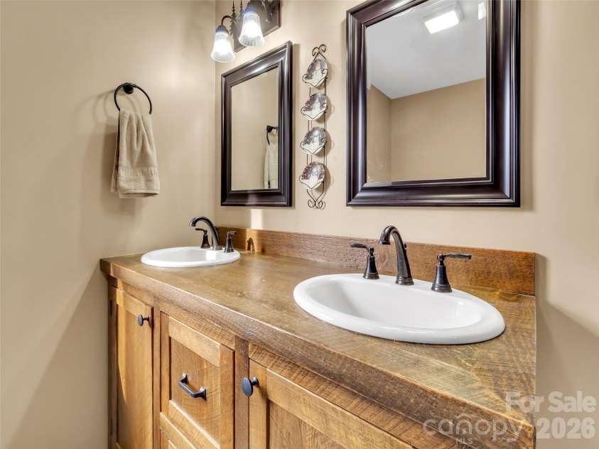 371 Falcon Ridge Drive, Waynesville, NC 28786.  MLS# CAR4337499, YatesRealty ID 18034. 