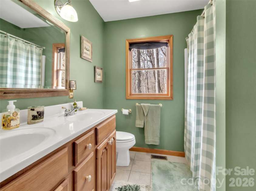 371 Falcon Ridge Drive, Waynesville, NC 28786.  MLS# CAR4337499, YatesRealty ID 18034. 