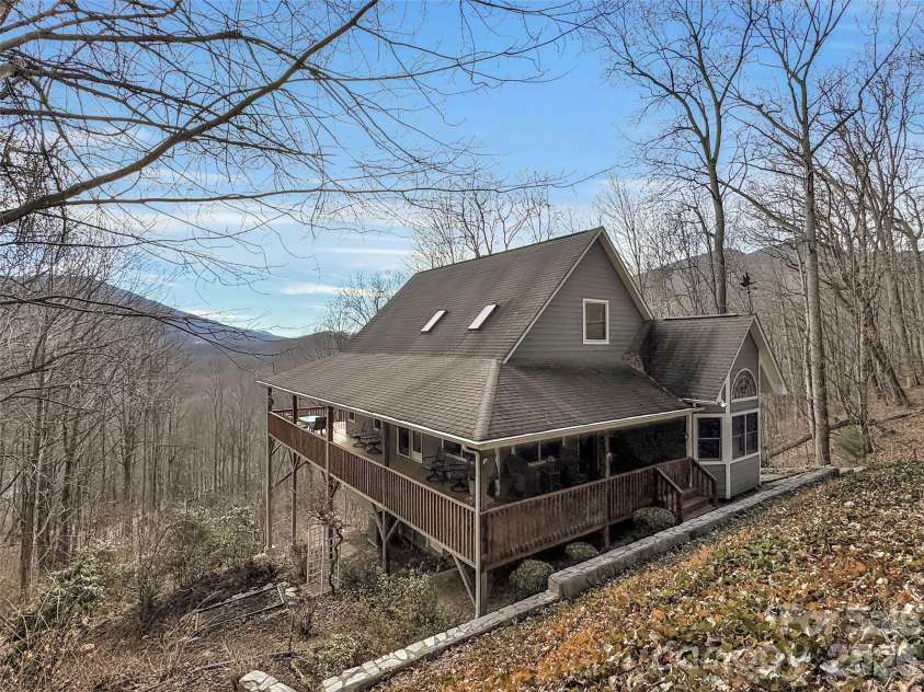 371 Falcon Ridge Drive, Waynesville, NC 28786.  MLS# CAR4337499, YatesRealty ID 18034. 