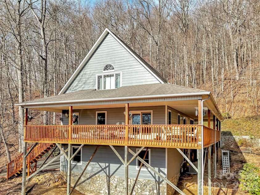 371 Falcon Ridge Drive, Waynesville, NC 28786.  MLS# CAR4337499, YatesRealty ID 18034. 