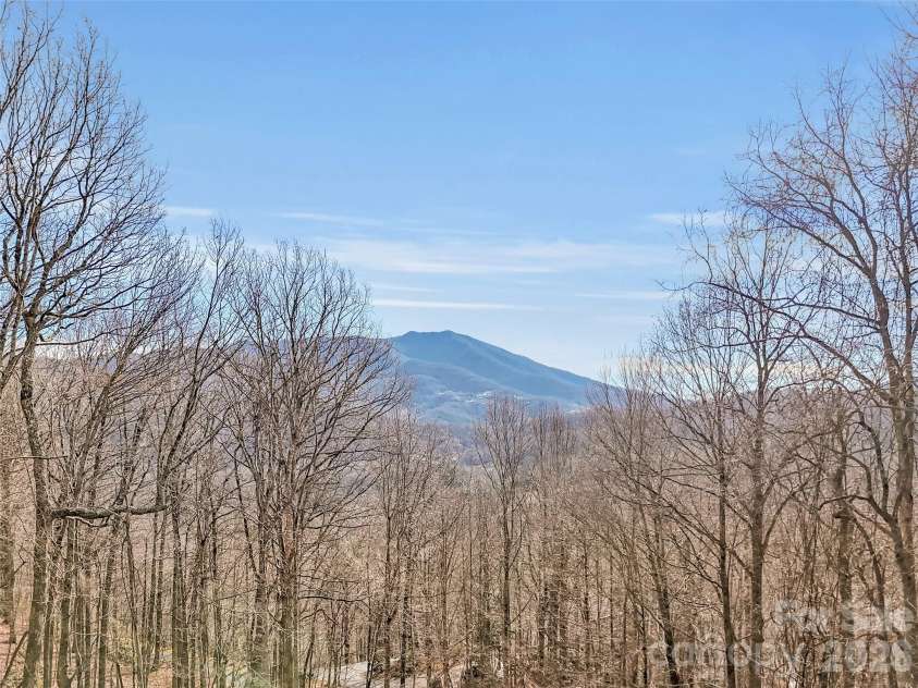 371 Falcon Ridge Drive, Waynesville, NC 28786.  MLS# CAR4337499, YatesRealty ID 18034. 