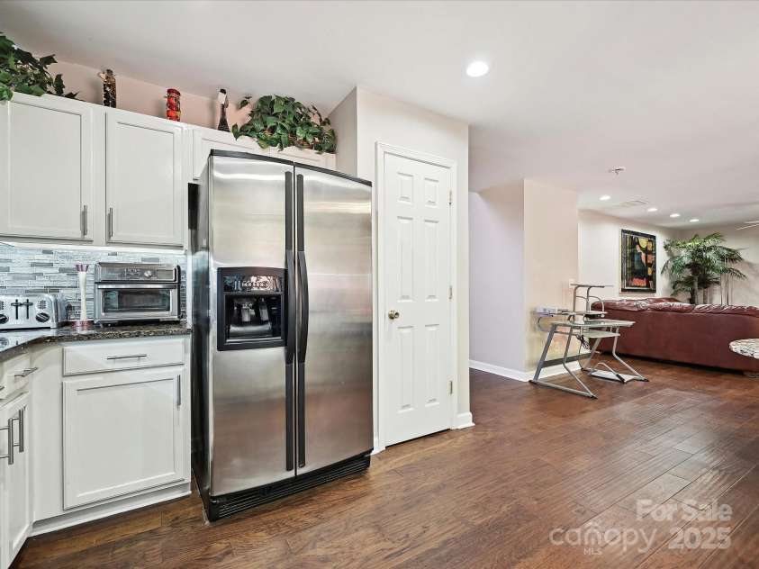 7923 Shiny Meadow Lane, Charlotte, NC 28215.  MLS# CAR4252293, YatesRealty ID 18034. 