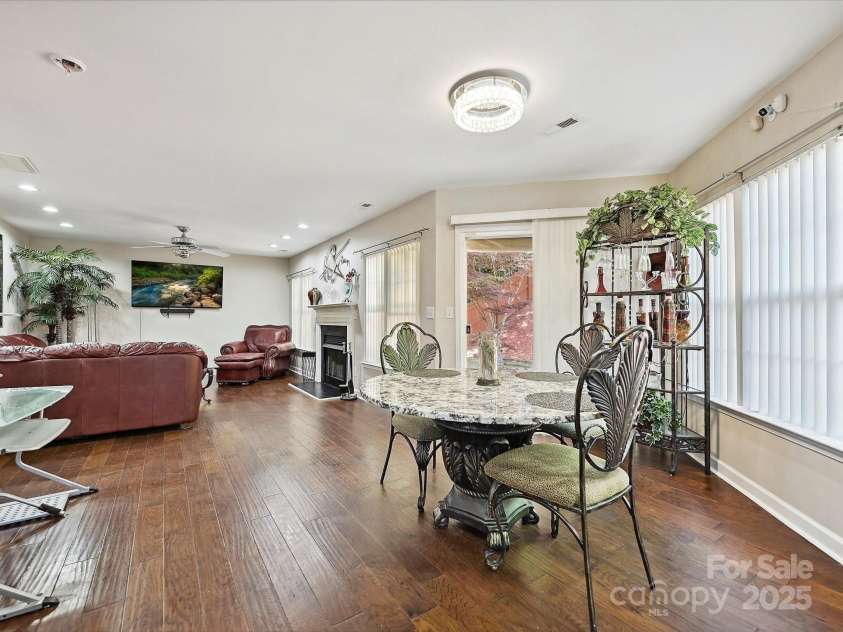 7923 Shiny Meadow Lane, Charlotte, NC 28215.  MLS# CAR4252293, YatesRealty ID 18034. 