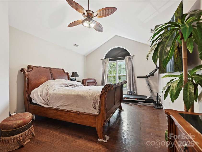 7923 Shiny Meadow Lane, Charlotte, NC 28215.  MLS# CAR4252293, YatesRealty ID 18034. A Cathedral ceiling graces the spacious Owner's Suite