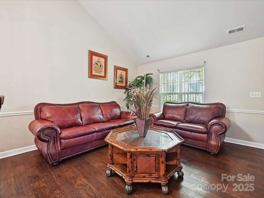 7923 Shiny Meadow Lane, Charlotte, NC 28215.  MLS# CAR4252293, YatesRealty ID 18034. Ample seating for oversized furniture ensures comfort