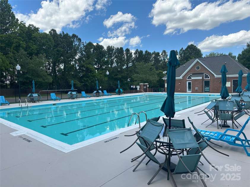 7923 Shiny Meadow Lane, Charlotte, NC 28215.  MLS# CAR4252293, YatesRealty ID 18034. Beautiful Community Pool!