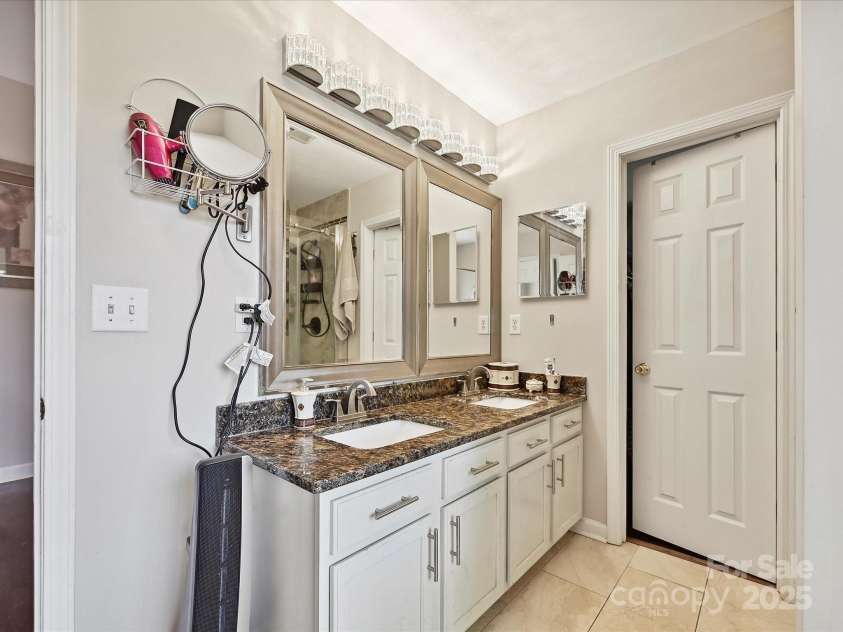7923 Shiny Meadow Lane, Charlotte, NC 28215.  MLS# CAR4252293, YatesRealty ID 18034. Double vanities and updated lighting