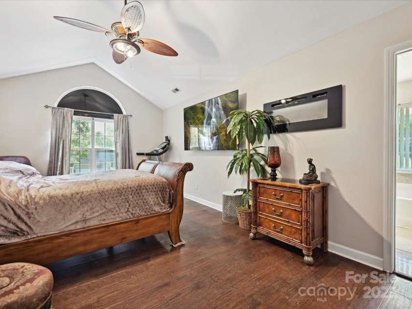 7923 Shiny Meadow Lane, Charlotte, NC 28215.  MLS# CAR4252293, YatesRealty ID 18034. Plenty of room for Queen or King Bedroom Set