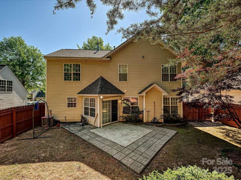 7923 Shiny Meadow Lane, Charlotte, NC 28215.  MLS# CAR4252293, YatesRealty ID 18034. Shaded patio at midday will keep you comfortable.