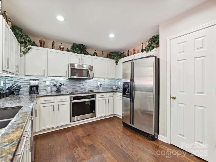 7923 Shiny Meadow Lane, Charlotte, NC 28215.  MLS# CAR4252293, YatesRealty ID 18034. Under cabinet lighting provides ample lighting for wood prep