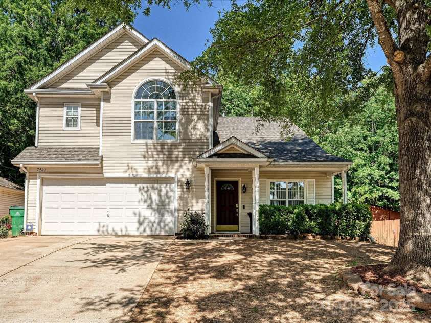 7923 Shiny Meadow Lane, Charlotte, NC 28215.  MLS# CAR4252293, YatesRealty ID 18034. Welcome Home to Brawley Farm!