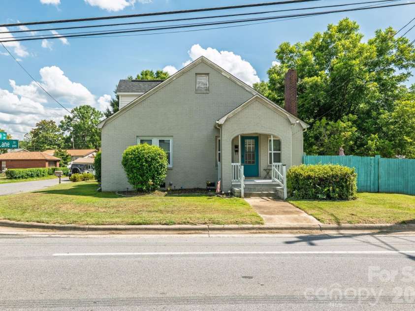 1106 Lane Street, Kannapolis, NC 28083.  MLS# CAR4370366, YatesRealty ID 18035. 1106 Lane St Separate Entrance