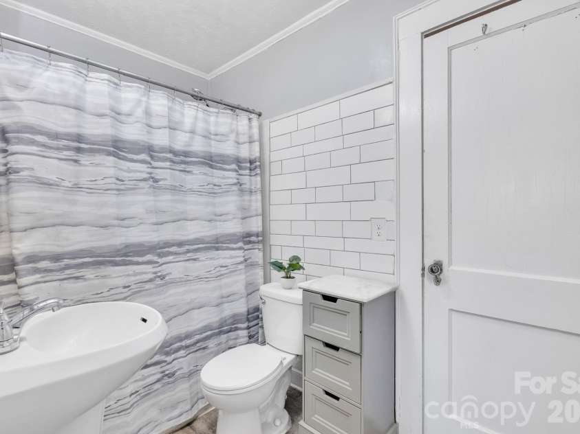 1106 Lane Street, Kannapolis, NC 28083.  MLS# CAR4370366, YatesRealty ID 18035. 503 Mable Ave Bathroom