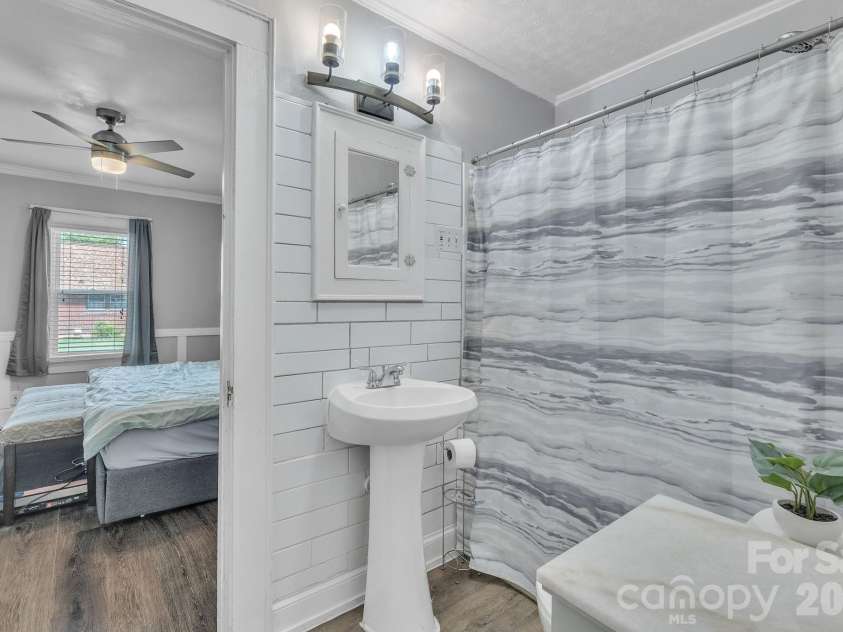 1106 Lane Street, Kannapolis, NC 28083.  MLS# CAR4370366, YatesRealty ID 18035. 503 Mable Ave Bathroom