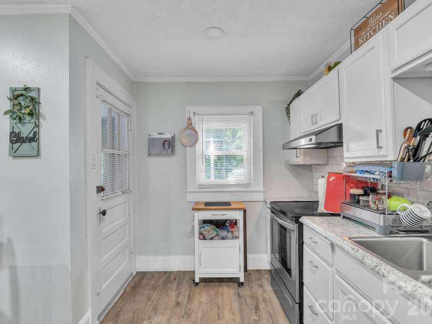 1106 Lane Street, Kannapolis, NC 28083.  MLS# CAR4370366, YatesRealty ID 18035. 503 Mable Ave Kitchen