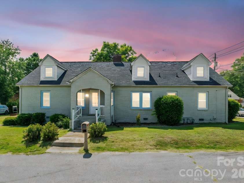 1106 Lane Street, Kannapolis, NC 28083.  MLS# CAR4370366, YatesRealty ID 18035. 