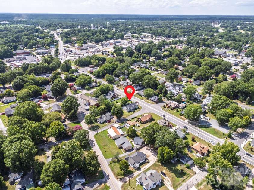1106 Lane Street, Kannapolis, NC 28083.  MLS# CAR4370366, YatesRealty ID 18035. 