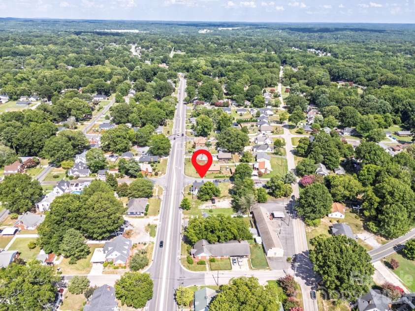1106 Lane Street, Kannapolis, NC 28083.  MLS# CAR4370366, YatesRealty ID 18035. 