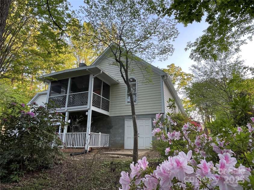 121 General Pemberton Street, Stanley, NC 28164.  MLS# CAR4247732, YatesRealty ID 18035. 