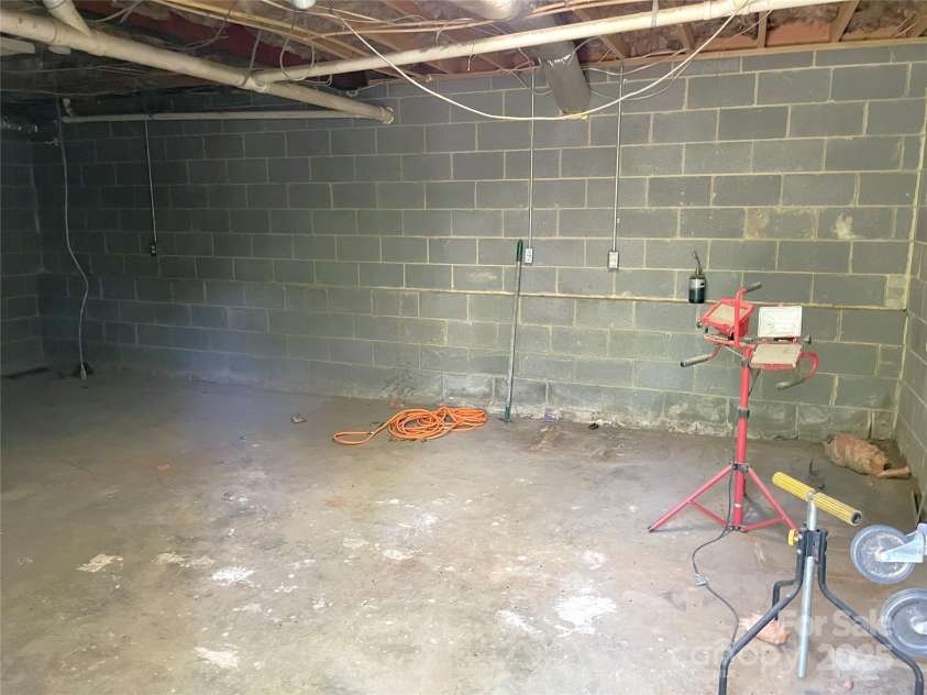 121 General Pemberton Street, Stanley, NC 28164.  MLS# CAR4247732, YatesRealty ID 18035. 