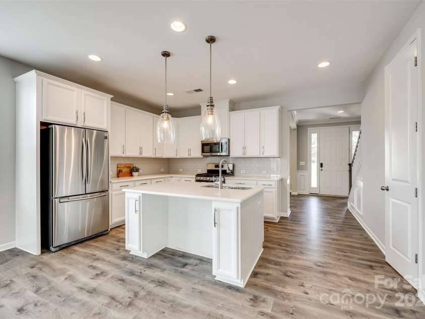 173 Morgans Branch Road, Belmont, NC 28012.  MLS# CAR4266195, YatesRealty ID 18036. Gourmet Kitchen