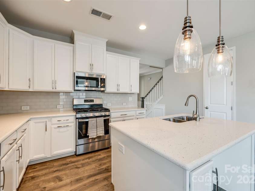 173 Morgans Branch Road, Belmont, NC 28012.  MLS# CAR4266195, YatesRealty ID 18036. Kitchen with island