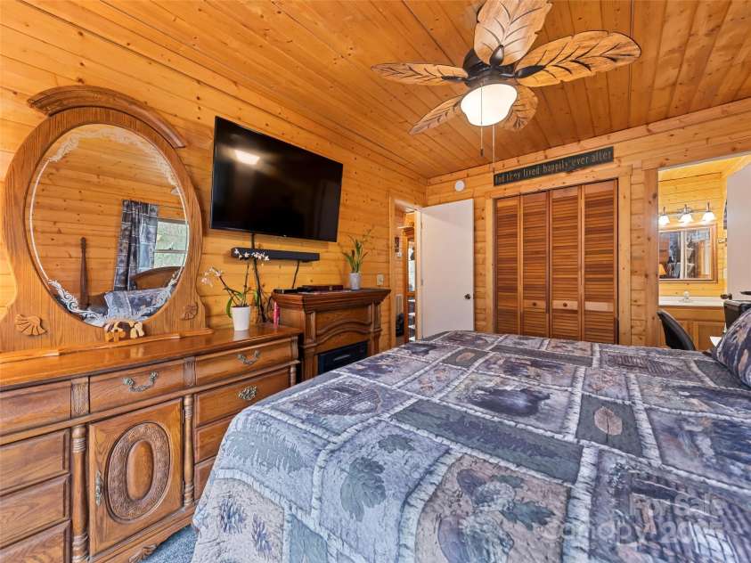 170 Blue Jay Loop, Maggie Valley, NC 28751.  MLS# CAR4244117, YatesRealty ID 18037. 