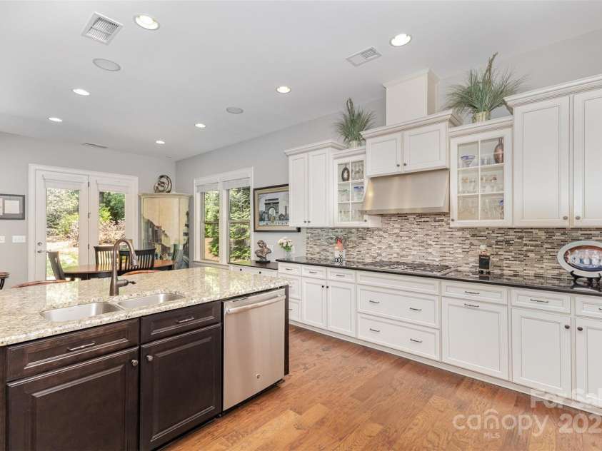 5706 Sardis Hall Court, Charlotte, NC 28270.  MLS# CAR4240467, YatesRealty ID 18038. 