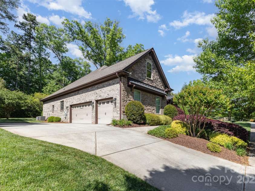 5706 Sardis Hall Court, Charlotte, NC 28270.  MLS# CAR4240467, YatesRealty ID 18038. 