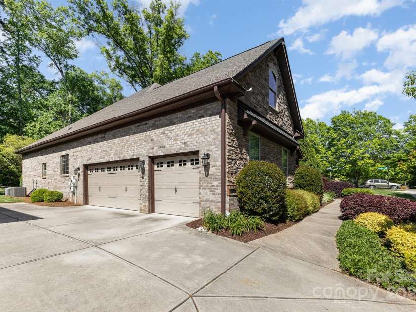5706 Sardis Hall Court, Charlotte, NC 28270.  MLS# CAR4240467, YatesRealty ID 18038. 
