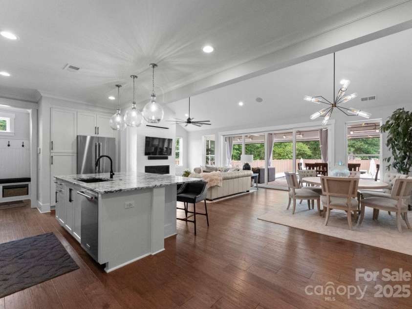 4021 Redwood Avenue, Charlotte, NC 28205.  MLS# CAR4260858, YatesRealty ID 18039. 