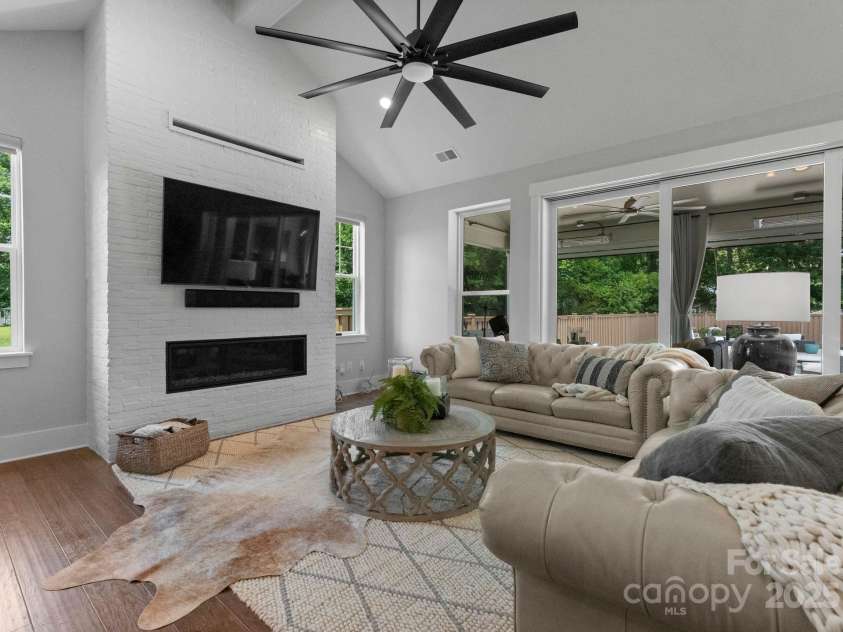 4021 Redwood Avenue, Charlotte, NC 28205.  MLS# CAR4260858, YatesRealty ID 18039. 