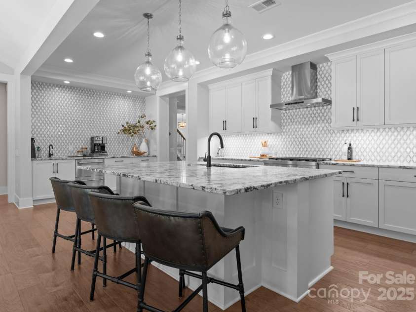 4021 Redwood Avenue, Charlotte, NC 28205.  MLS# CAR4260858, YatesRealty ID 18039. 