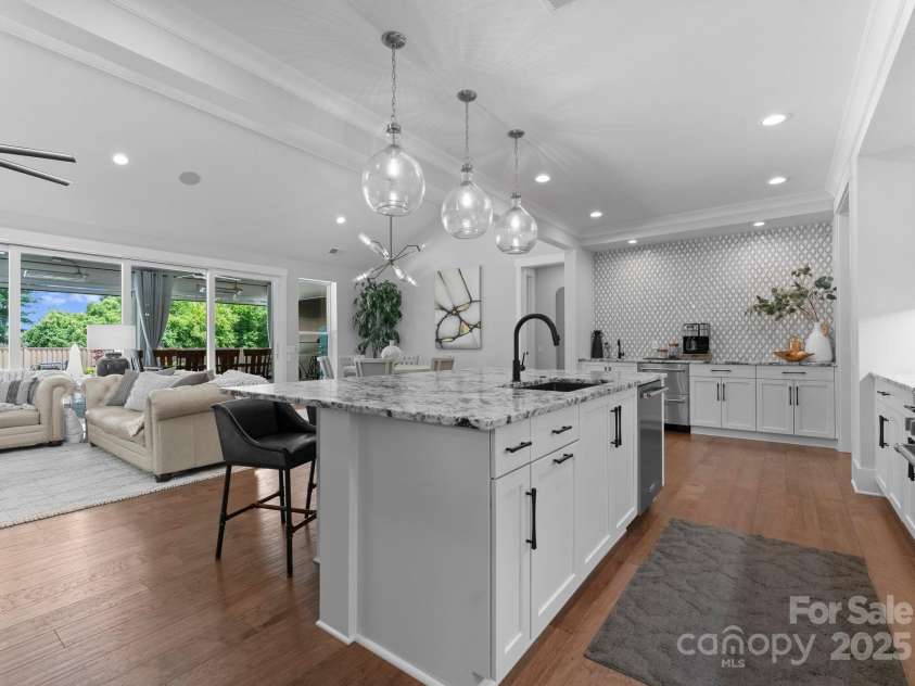 4021 Redwood Avenue, Charlotte, NC 28205.  MLS# CAR4260858, YatesRealty ID 18039. 