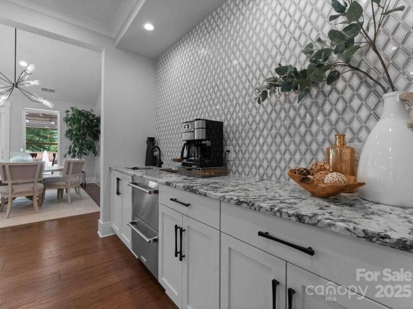 4021 Redwood Avenue, Charlotte, NC 28205.  MLS# CAR4260858, YatesRealty ID 18039. 