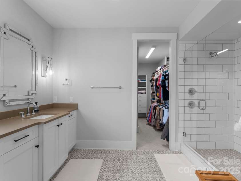 4021 Redwood Avenue, Charlotte, NC 28205.  MLS# CAR4260858, YatesRealty ID 18039. 
