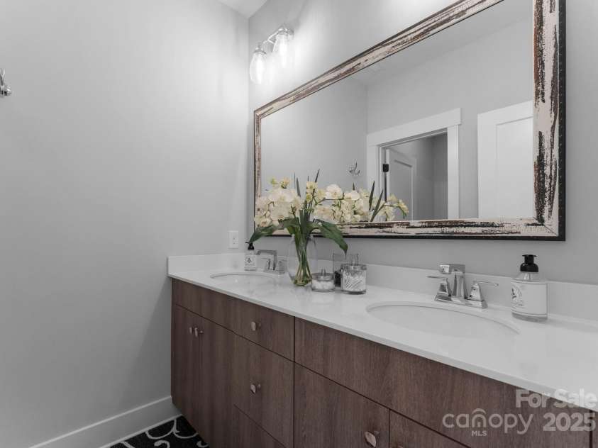4021 Redwood Avenue, Charlotte, NC 28205.  MLS# CAR4260858, YatesRealty ID 18039. 